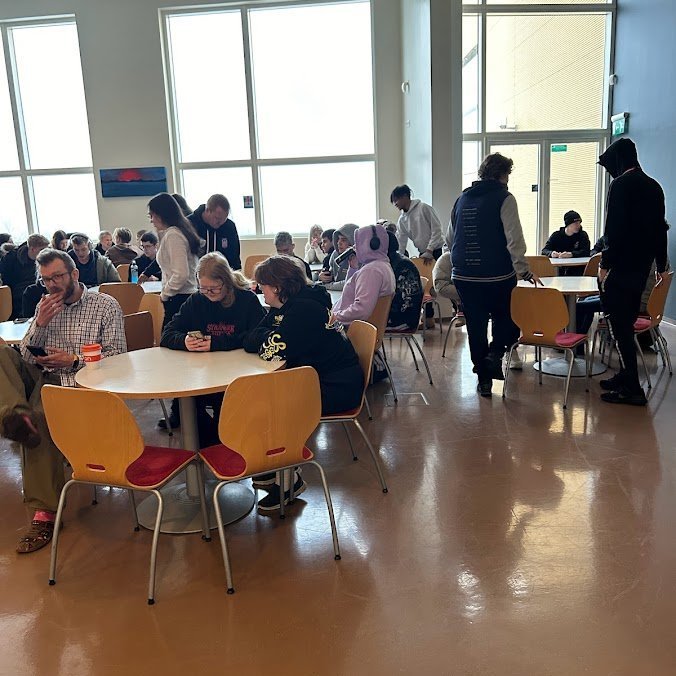 Nemendur og starfsfólk hittast á húsfundi