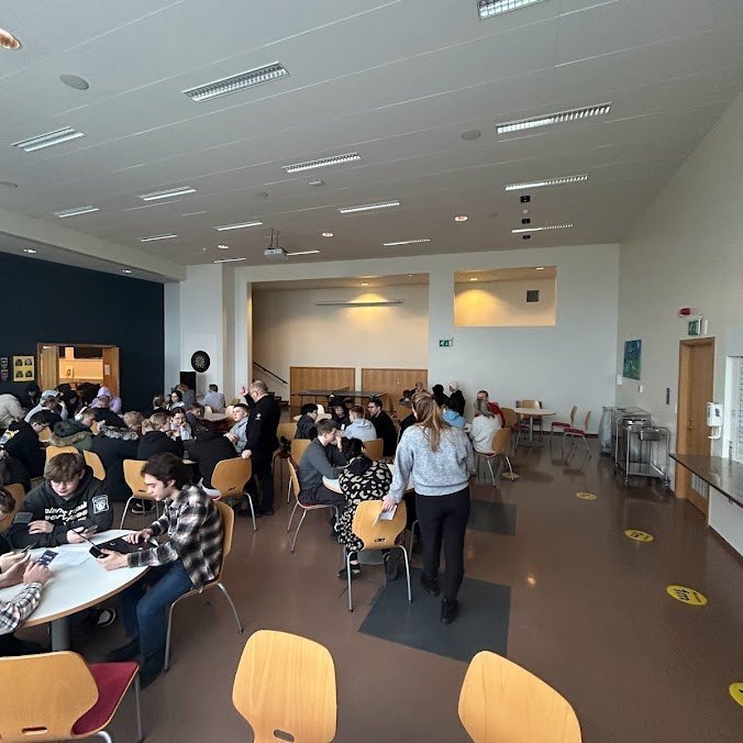 Nemendur og starfsfólk hittast á húsfundi