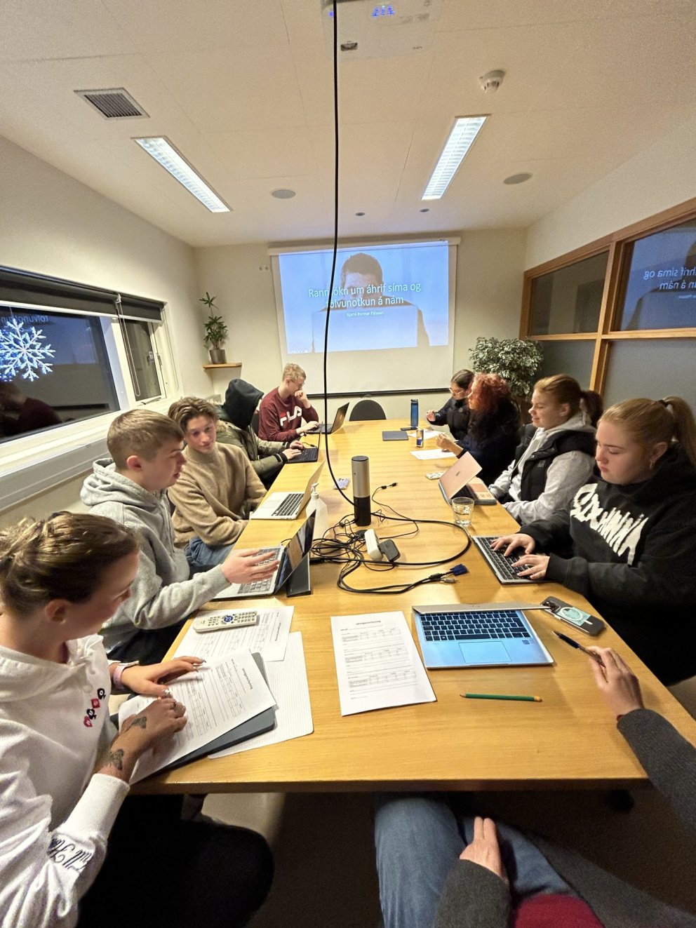 Nemendur í aðferðafræði kynna verkefnin sín.
