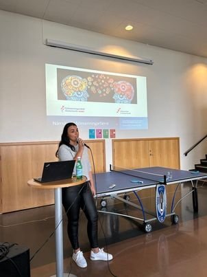 Jovana Pavlovic frá Símenntun Vesturlands fræðir nemendur og starfsfólk um fjölmenningarfærni – Sta&hellip;