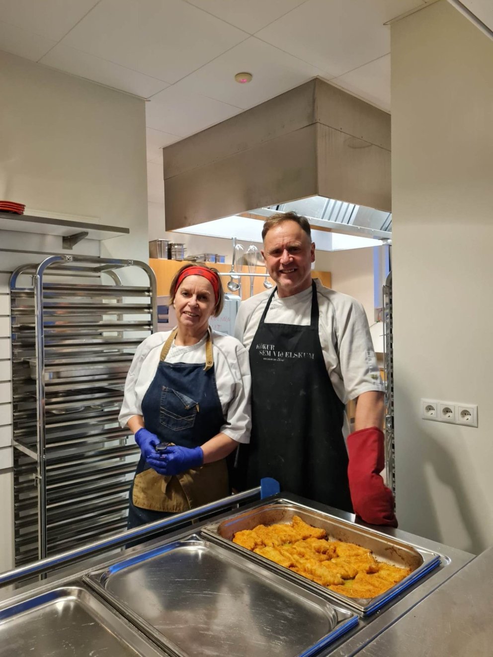 Hér eru þau Baldur Úlfarsson matreiðslumeistari og hans aðstoðarmatráður  hún Heiðrún Jensdóttir