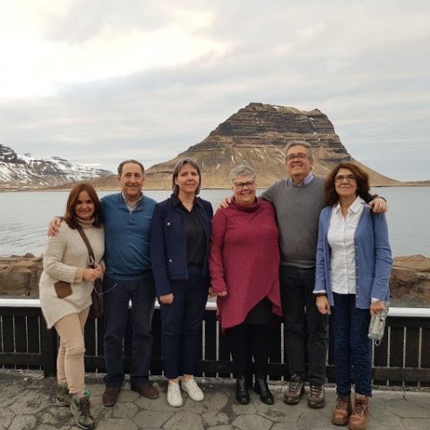 Hér eru gestirnir með Hrafnhildi Hallvarðsdóttur skólameistara og Sólrúnu Guðjónsdóttur aðstoðarskól…