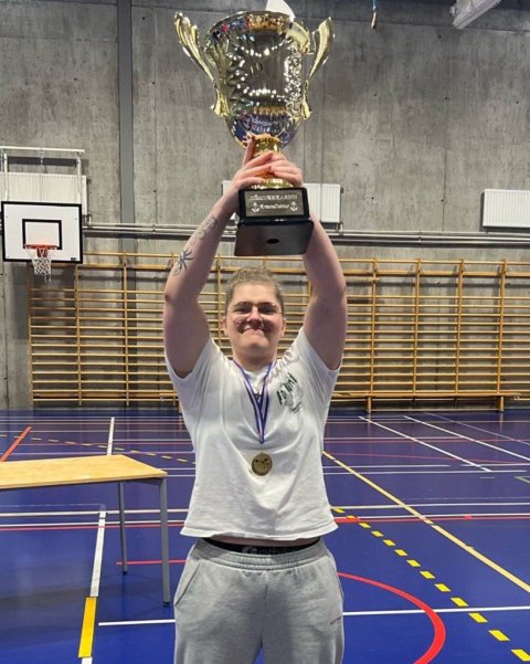 Á Héðinsmóti í bekkpressu keppti Sandra Kuczynska sem lenti í 1. sæti með lyftu upp á 70kg