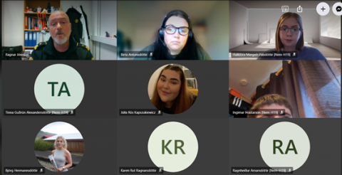 Nemendur í áfanganum SAKA (LÍFF2SA05) ásamt Ragnari Jónssyni lögreglufulltrúa.